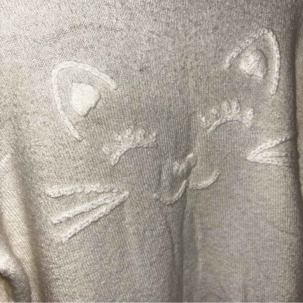 Ivory cat face embroidered crewneck women’s medium sweater novelty, cat lover